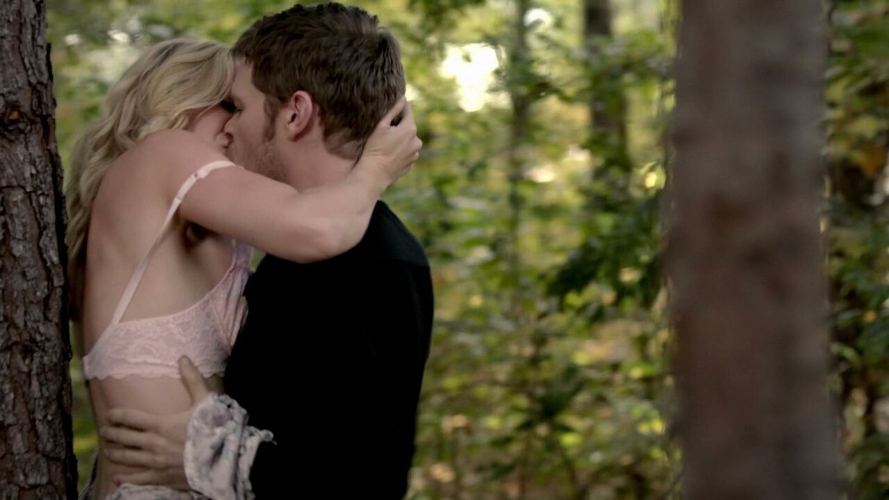 Candice Accola nackt, Sexszene aus The Vampire Diaries s05e11-12 (2014)