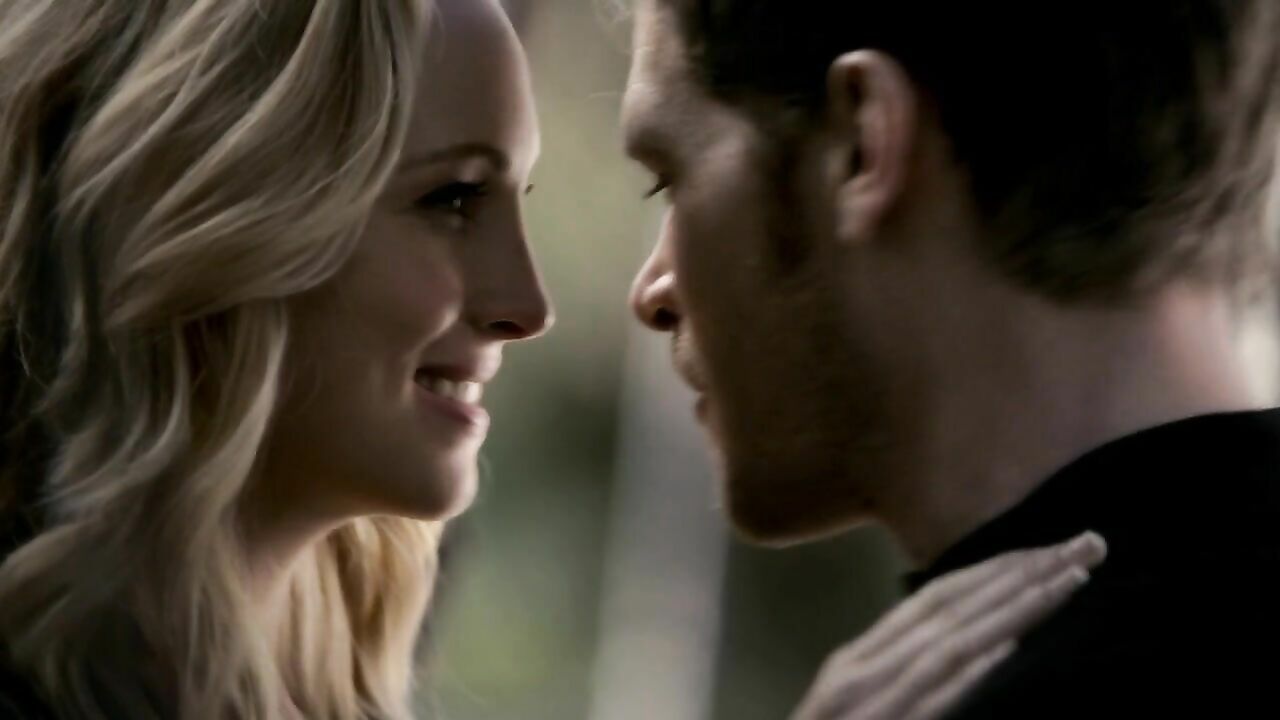 Candice Accola nackt, Sexszene aus The Vampire Diaries s05e11-12 (2014)