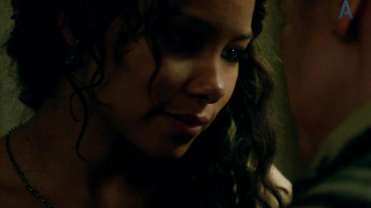 Jessica Parker Kennedy and Hannah New nude, sex scene from Black Sails s01e01 (2014)