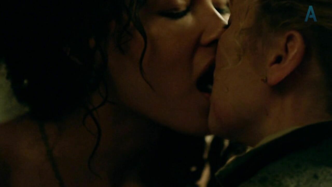 Jessica Parker Kennedy and Hannah New nude, sex scene from Black Sails s01e01 (2014)