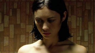 Olga Kurylenko - El asesino de al lado (2009)