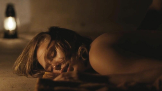 Elizabeth Olsen desnuda, escena de sexo de Martha Marcy May Marlene (2011)