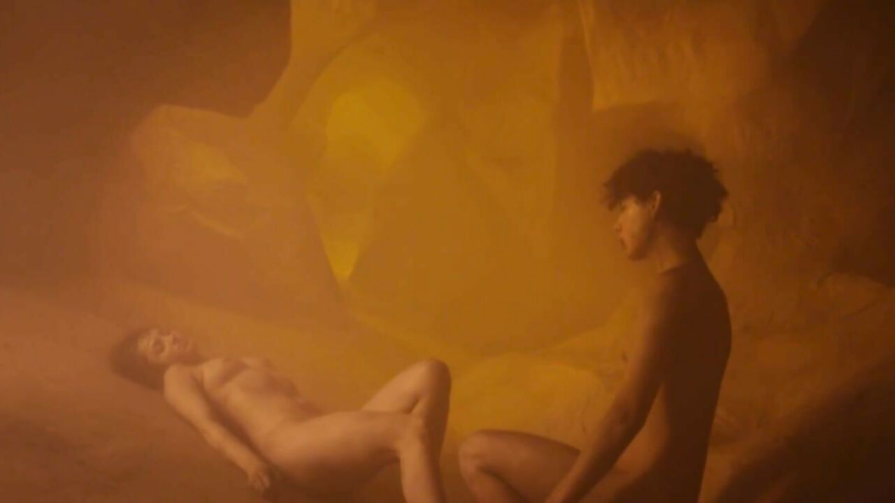 Maria Evoli and Maria Cid nude, sex scene from Tenemos la carne (2016)