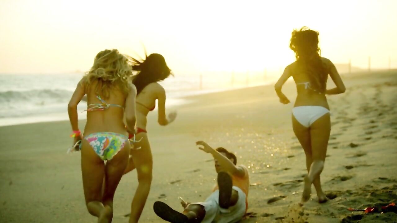 Rachel Lynn David und Britanni Johnson und Christiane Kroll und Mischa Barton nackt, Sexszene aus American Beach House (2015)