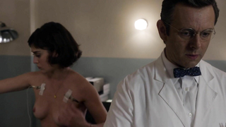 Lizzy Caplan e Helene Yorke nuas, cena de sexo de Masters of Sex s01e06 (2013)