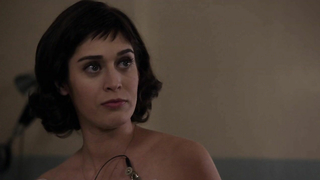 Lizzy Caplan e Helene Yorke nuas, cena de sexo de Masters of Sex s01e06 (2013)