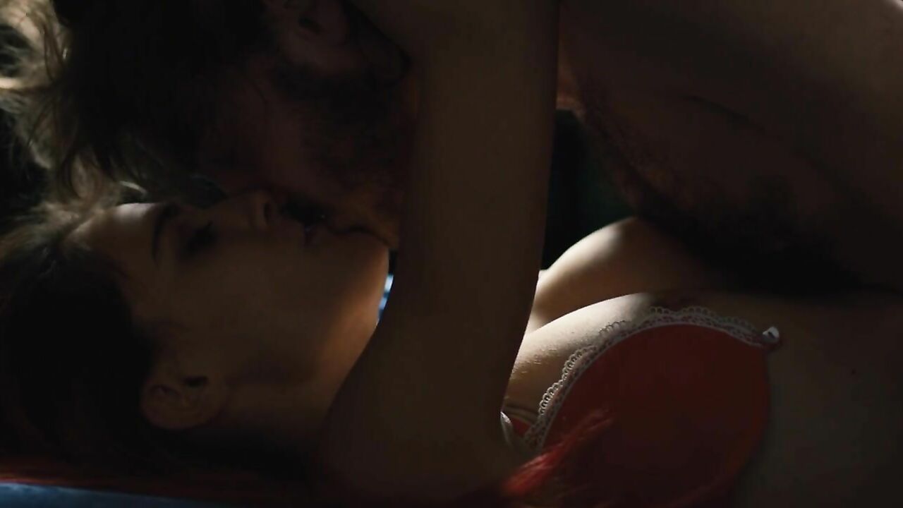 Saadet Aksoy nude, sex scene from Venuto al mondo (2012)