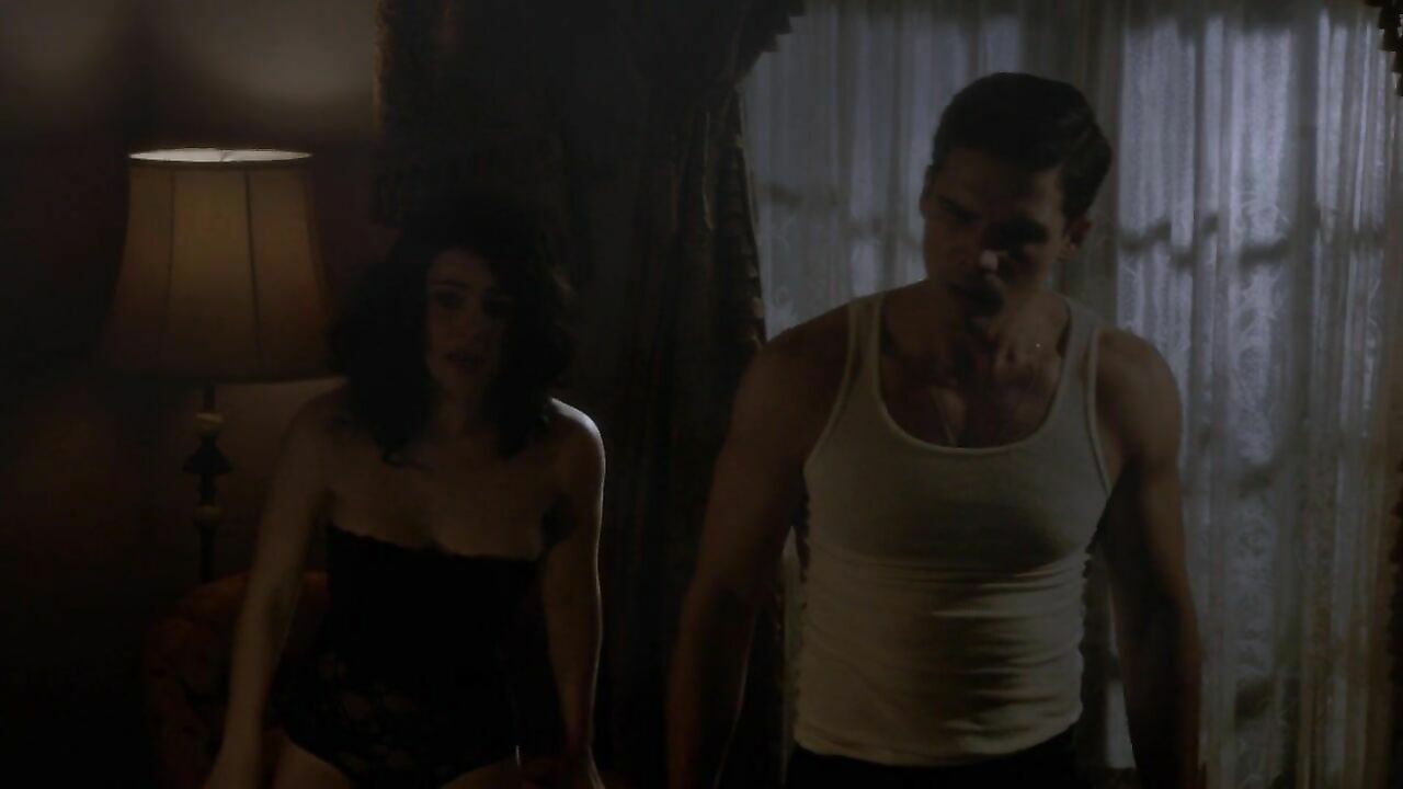 Elena Satine und Jessica Marais nackt, Sexszene aus Magic City s02e08 (2013)