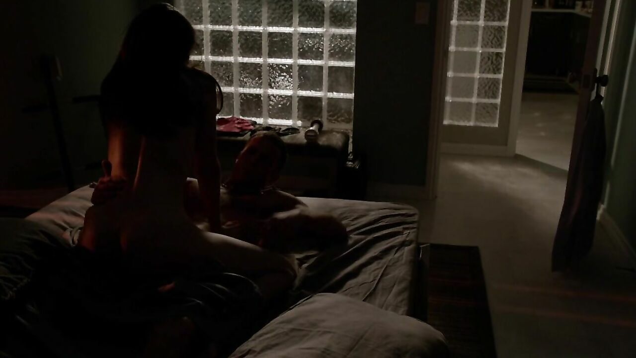 Aimee Garcia nackt, Sexszene aus Dexter s08e04 (2013)