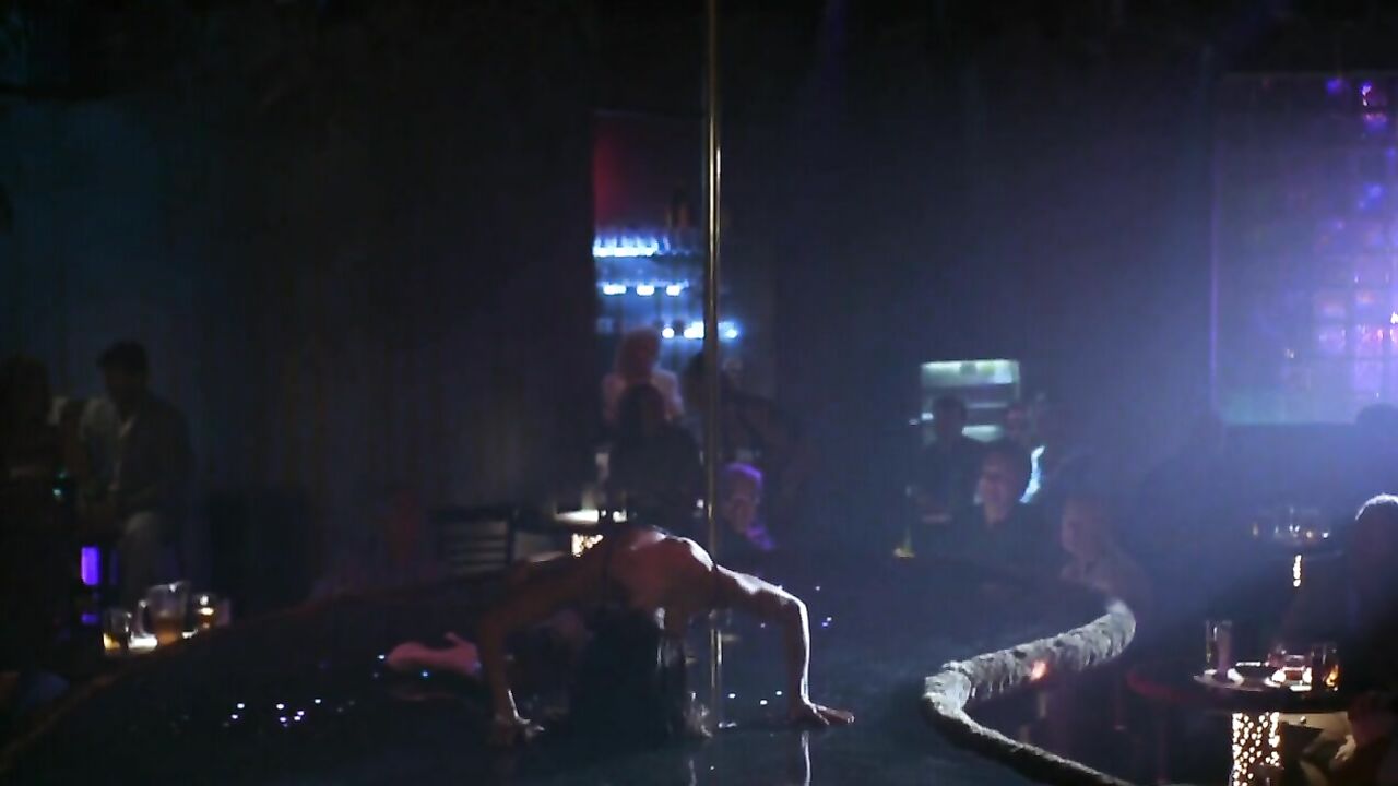 Demi Moore erotic scene from Striptease (1996)