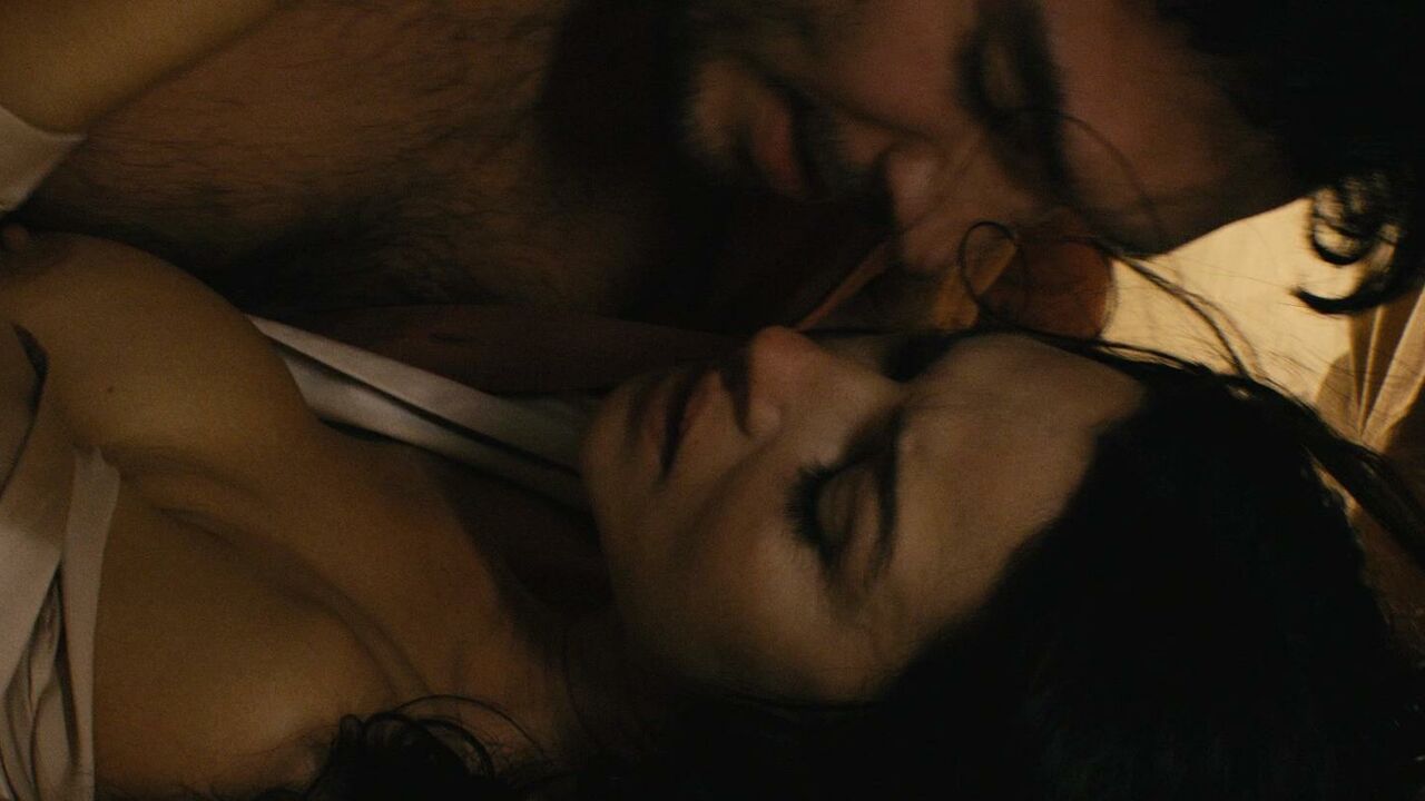 Monica Bellucci nackt, Sexszene aus Don't Look Back (2009)