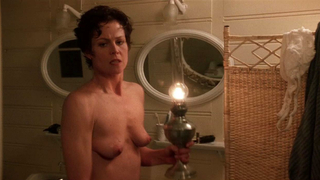 Sigourney Weaver desnuda, escena de sexo de La muerte y la doncella (1994)