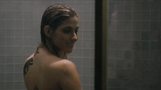 Scène érotique de Sarah Shahi et Weronika Rosati de Bullet To The Head (2012)