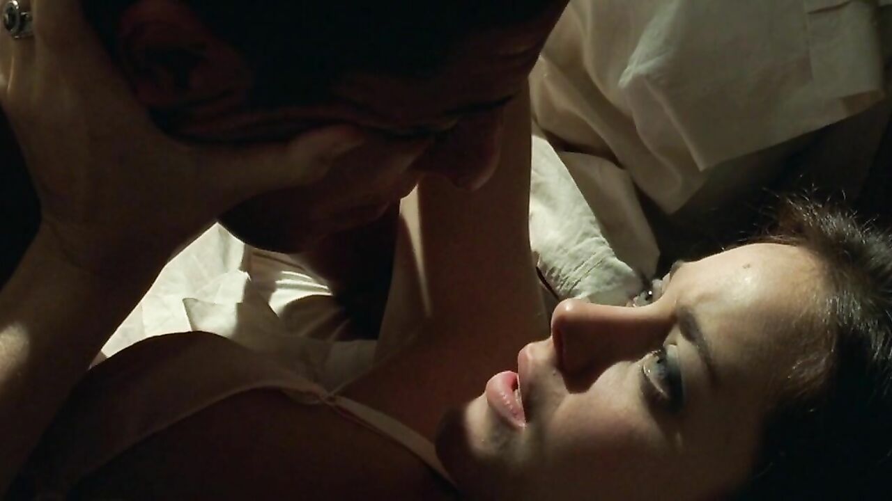 Marion Cotillard nude, sex scene from Taxi (1998)