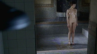 Olga Kurylenko nuda, scena di sesso da The Ring Finger (2005)