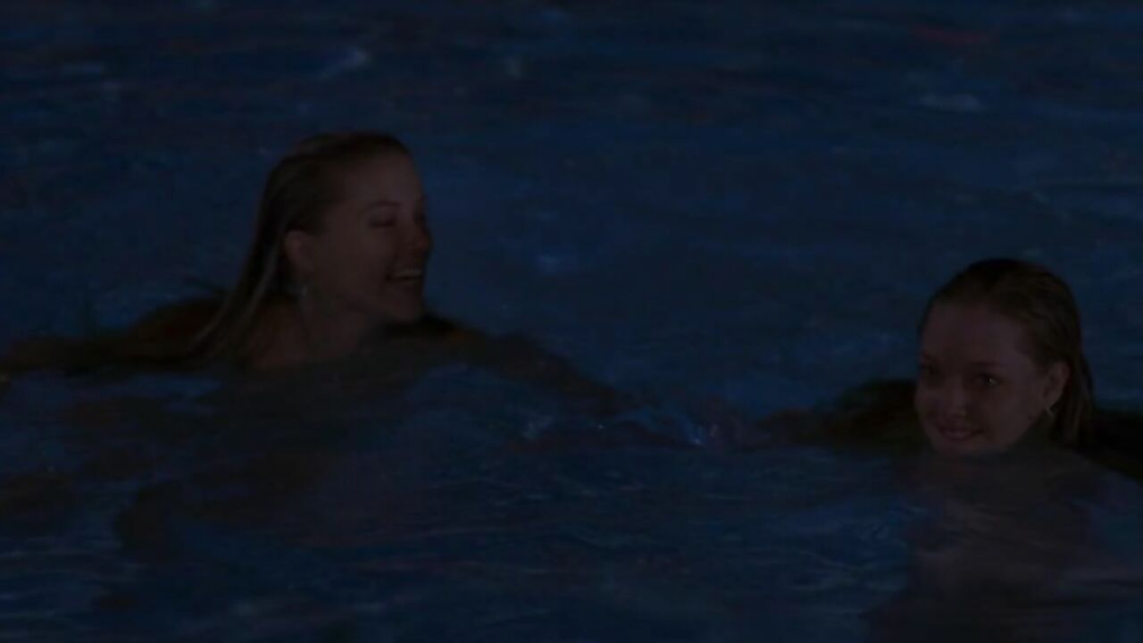 Amber Heard and Amanda Seyfried erotic scene from Alpha Dog (2006)