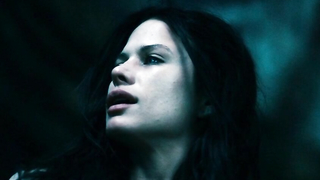 Rhona Mitra nue, scène de sexe de Underworld : Rise of the Lycans (2009)