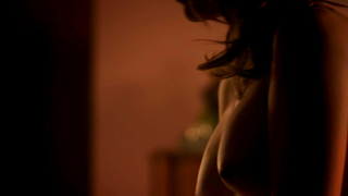 Katia Winter nue, scène de sexe de Love Sick Love (2013)