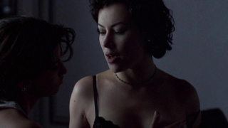 Jennifer Tilly ve Gina Gershon çıplak, Bound (1996) filminden seks sahnesi