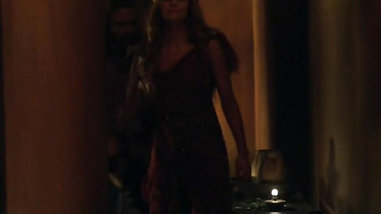 Ellen Hollman and Gwendoline Taylor erotic scene from Spartacus s03e03 (2013)