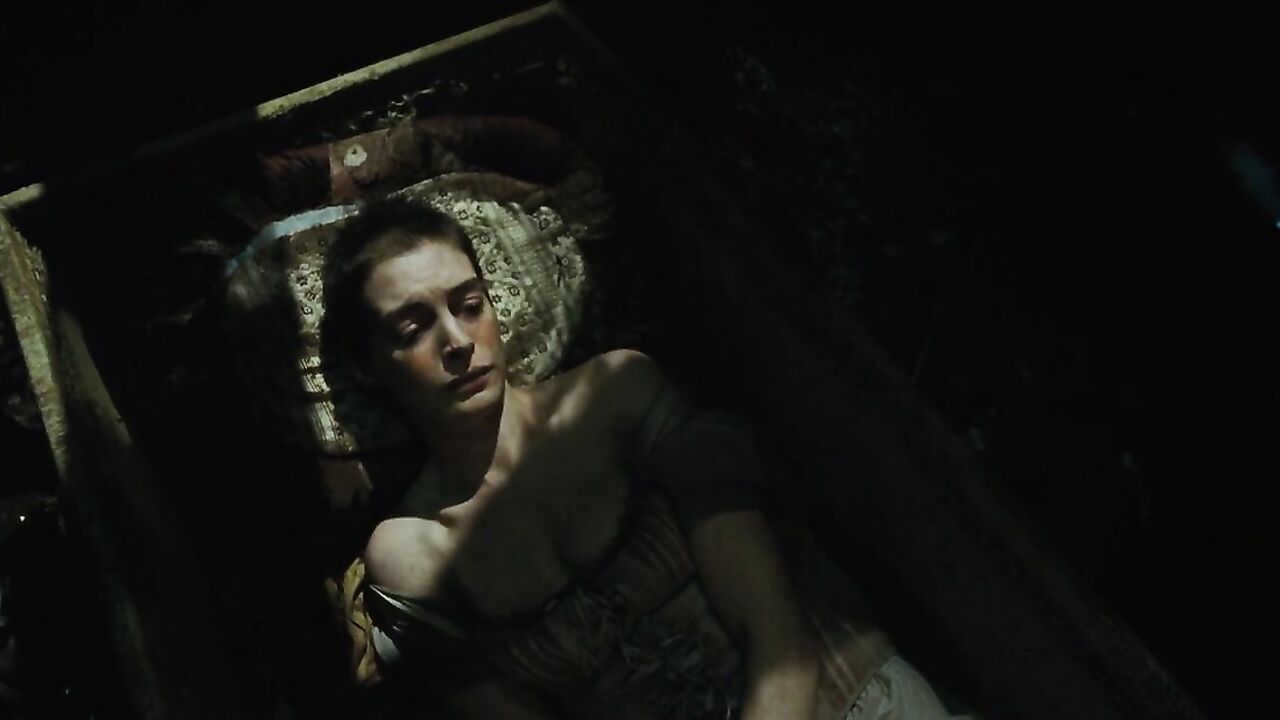 Anne Hathaway erotic scene from Les Miserables (2012)