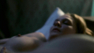 Kathleen Robertson et Maya Stange nues, scène de sexe de XX XY (2002)