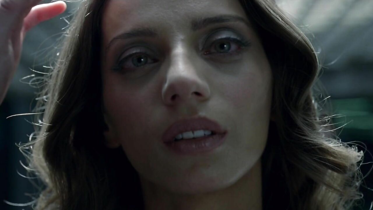 Angela Sarafyan erotic scene from Westworld s01e01 (2016)