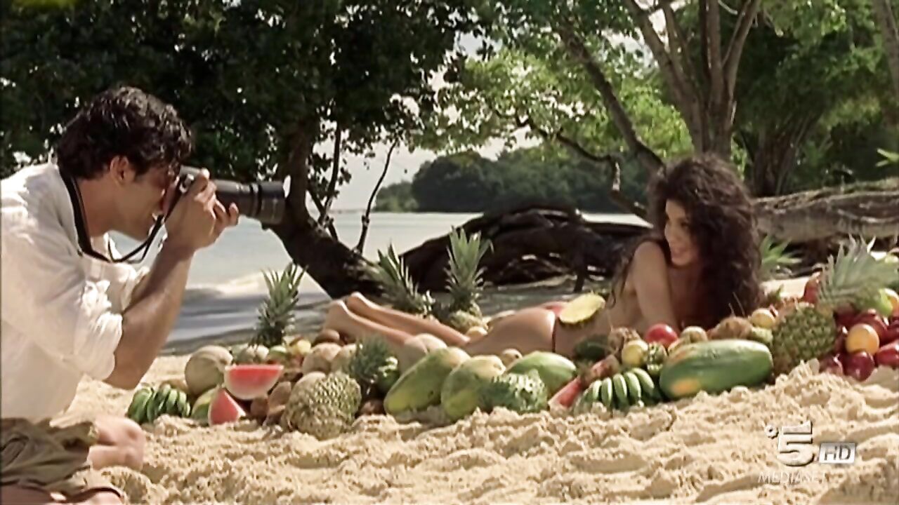 Laura Torrisi erotic scene from Una Moglie Bellissima (2007)