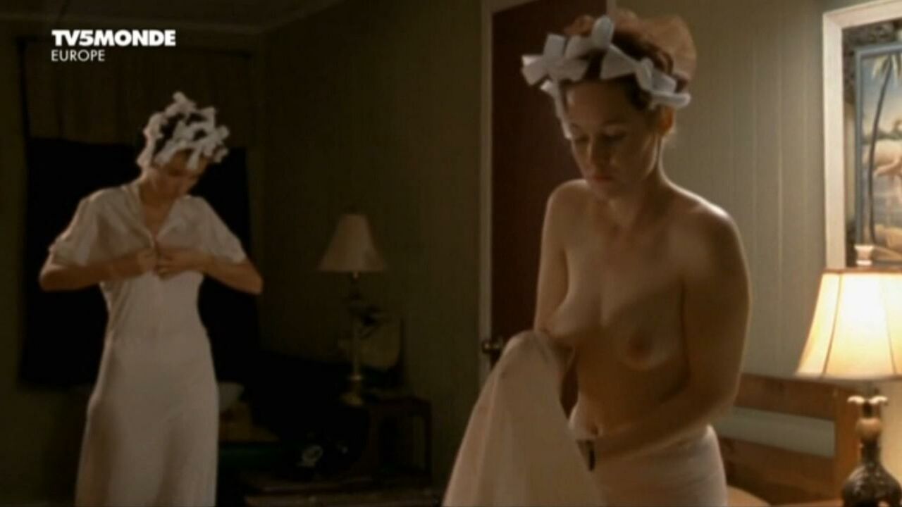 Adelaide Leroux erotic scene from Cigarettes et bas nylon (2010)