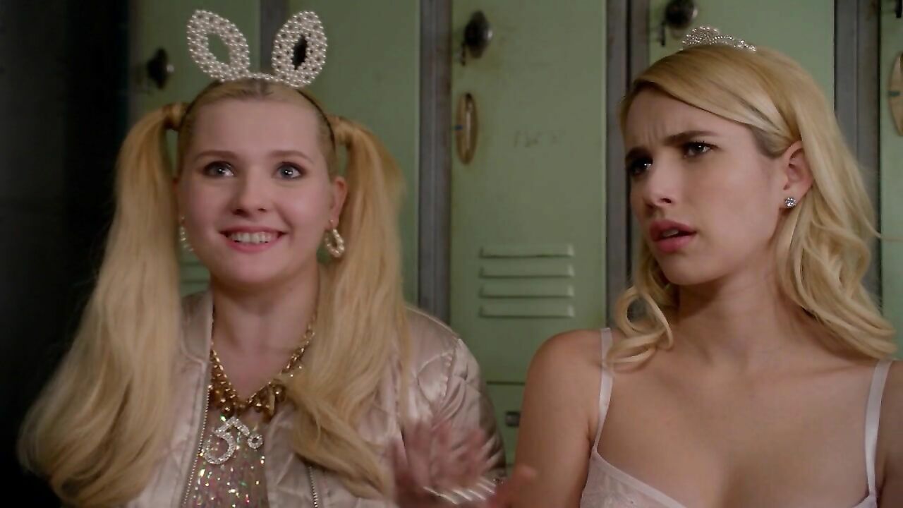 Emma Roberts erotische Szene aus Scream Queens s02e01 (2016)