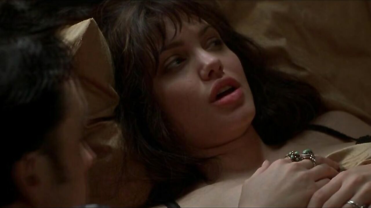 Angelina Jolie erotic scene from Pushing Tin (1999)