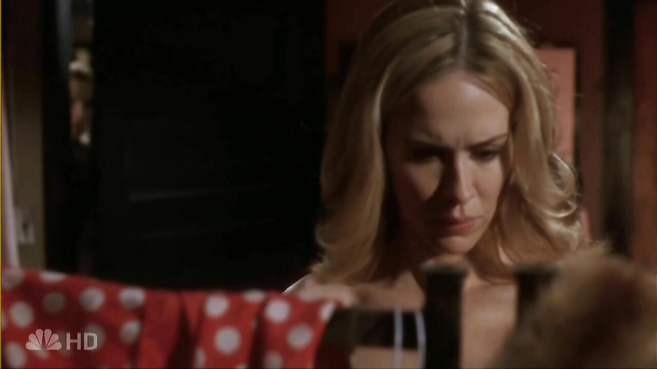 Sarah Paulson erotic scene from Studio 60 on the Sunset Strip s01e09 (2006)