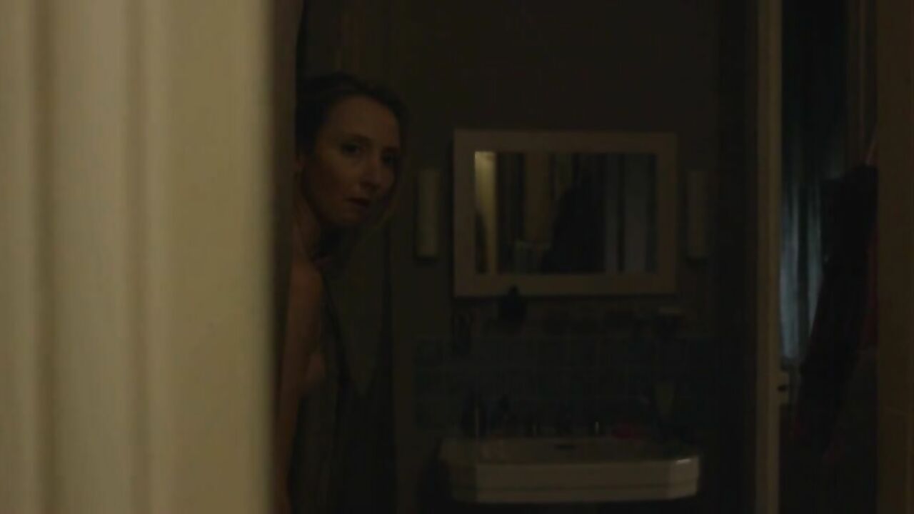 Audrey Lamy and Victoria Olloqui erotic scene from Tout pour etre heureux (2015)