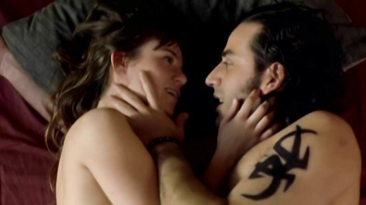 Marta Etura and Rachel Lascar nude, sex scene from Siete minutos (2009)