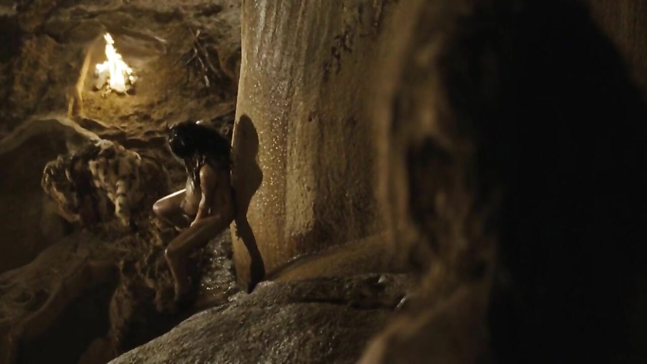 Aruna Shields nude, sex scene from Ao Le Dernier Neandertal (2010)