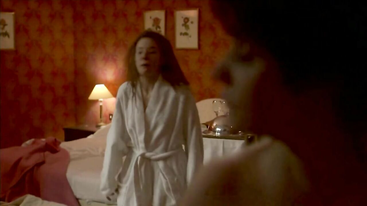 Julie Marie Parmentier und Christine Citti nackt, Sexszene aus Suite Noire s01e02 (2009)