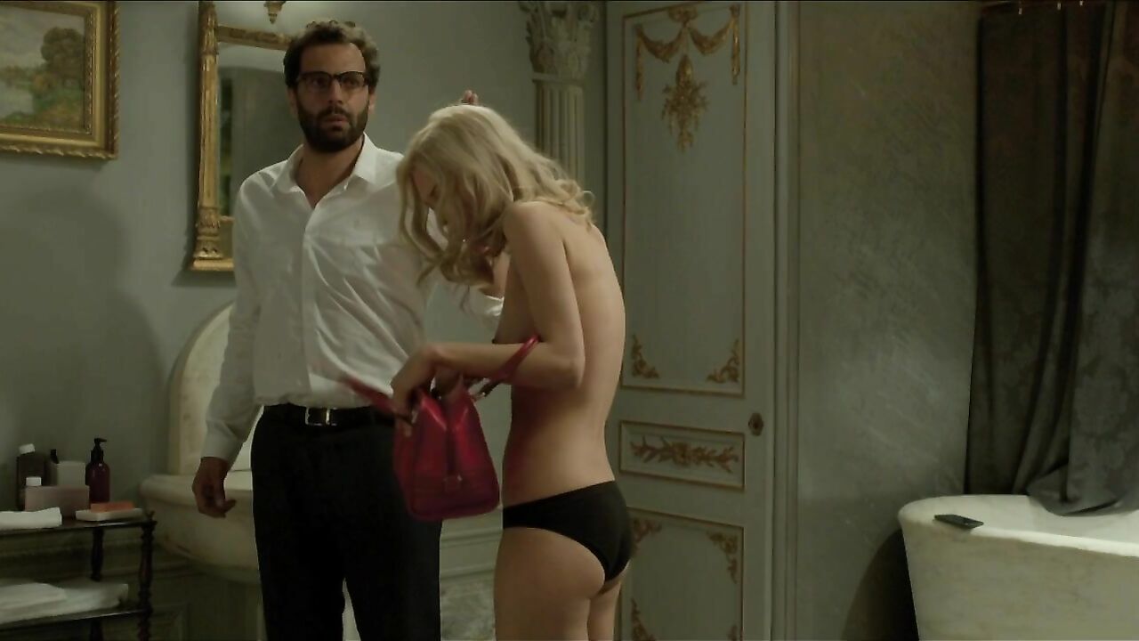 Caroline Anglade erotic scene from Josephine s'arrondit (2016)