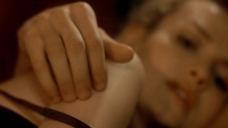 Saffron Burrows nuda, scena di sesso da Tempted (2001)