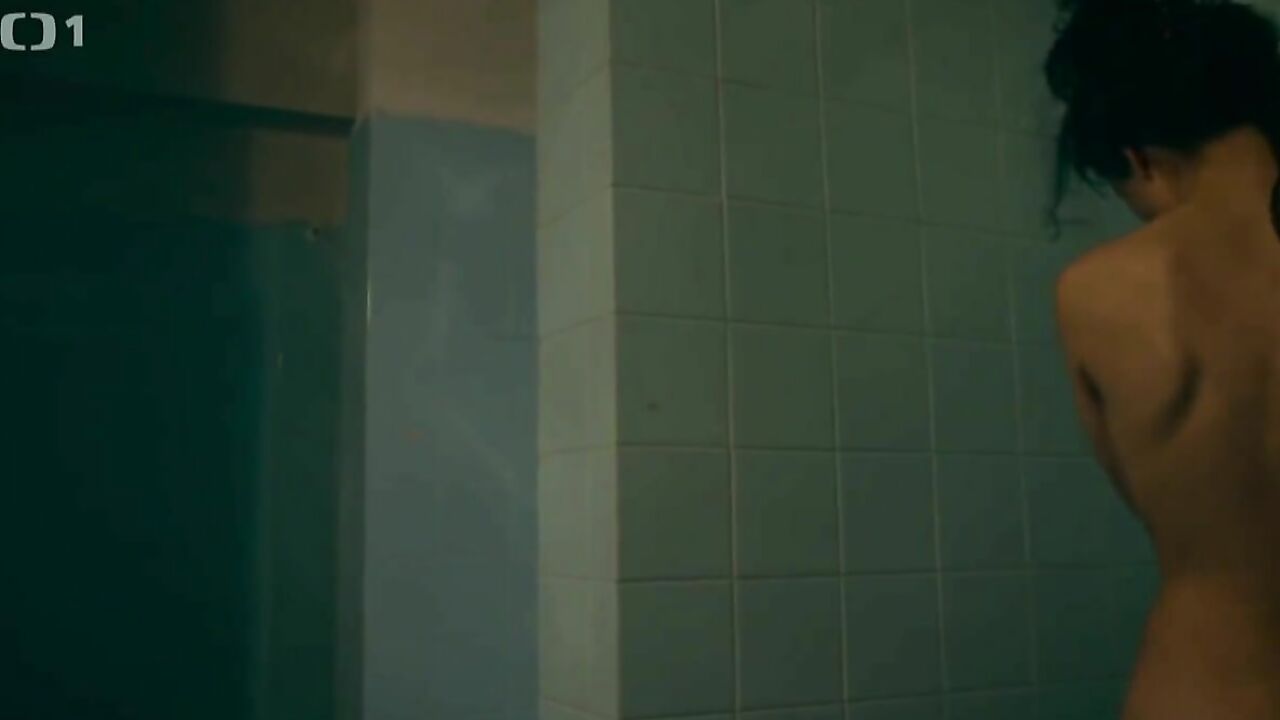 Vendula Jezkova erotic scene from Misto zlocinu Plzen s01e01 (2016)