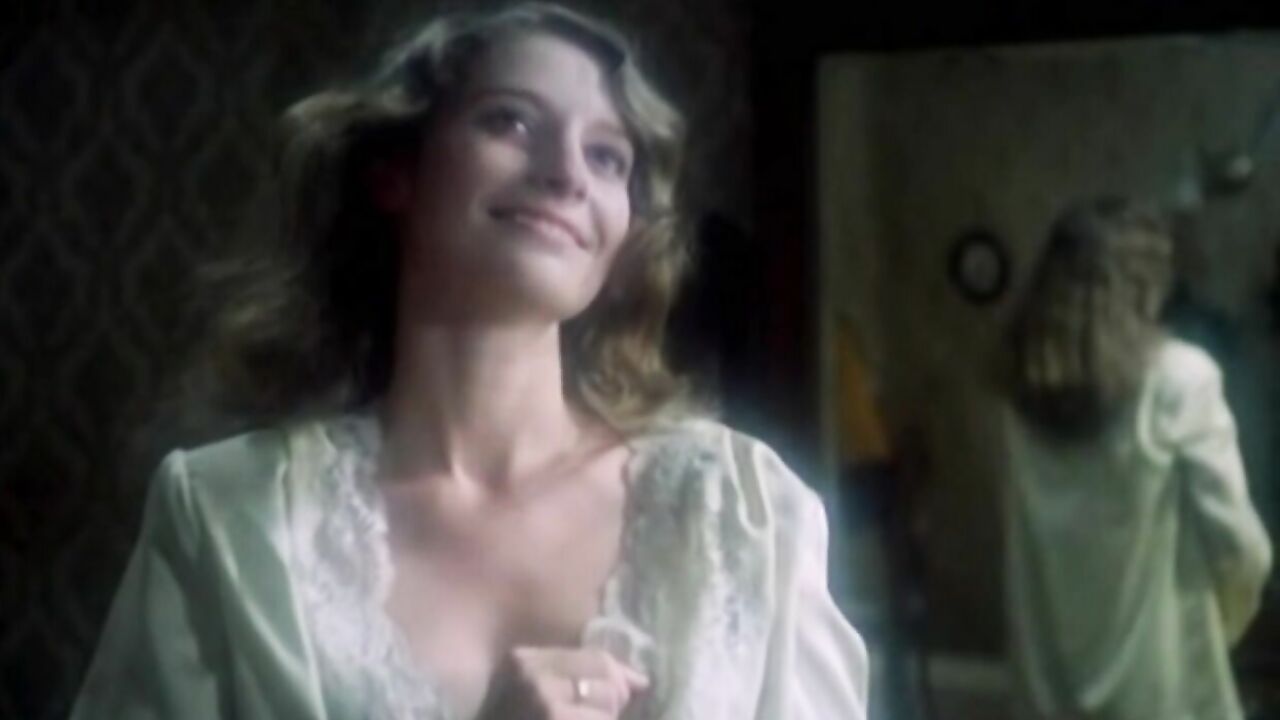 Assumpta Serna and Marion Game erotic scene from Dulces horas (1982)