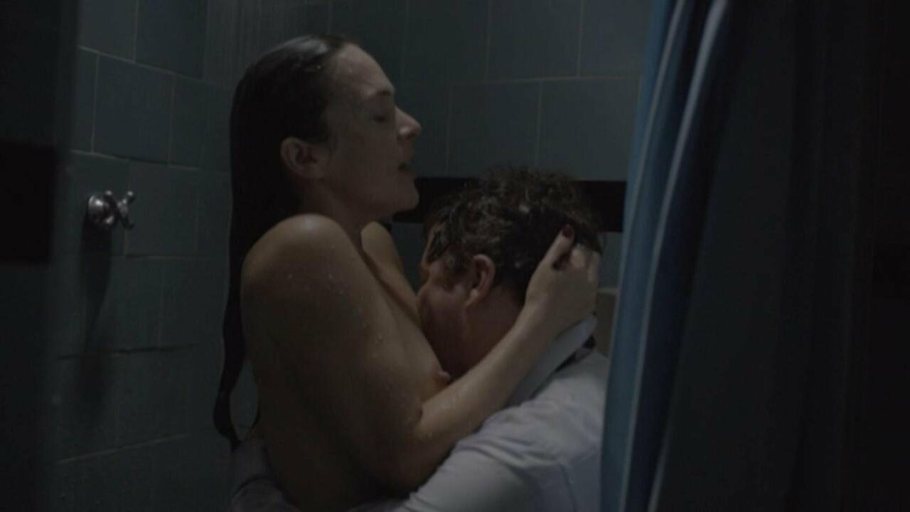 Gabriela Duarte erotic scene from Ninguem Ama Ninguem... Por Mais de Dois Anos (2015)