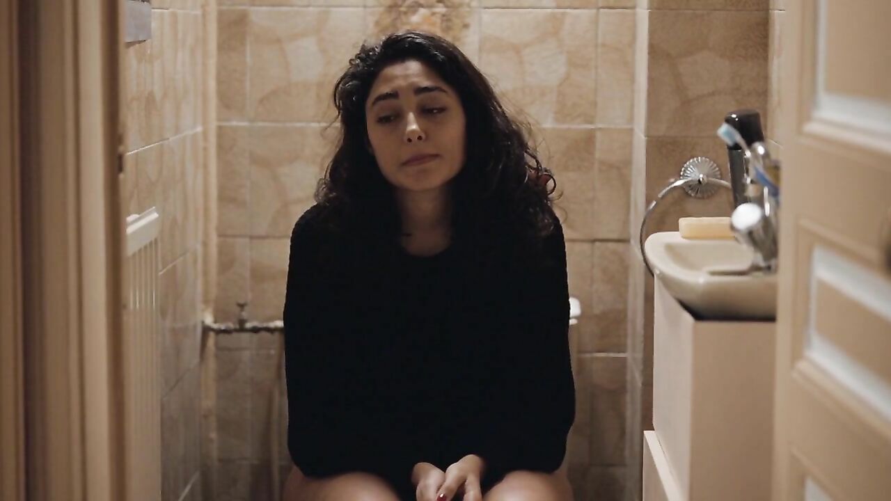 Golshifteh Farahani erotic scene from Les deux amis (2015)