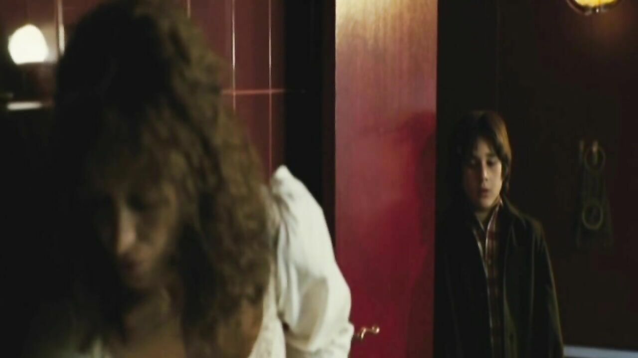 Mar Regueras erotic scene from Volando voy (2006)