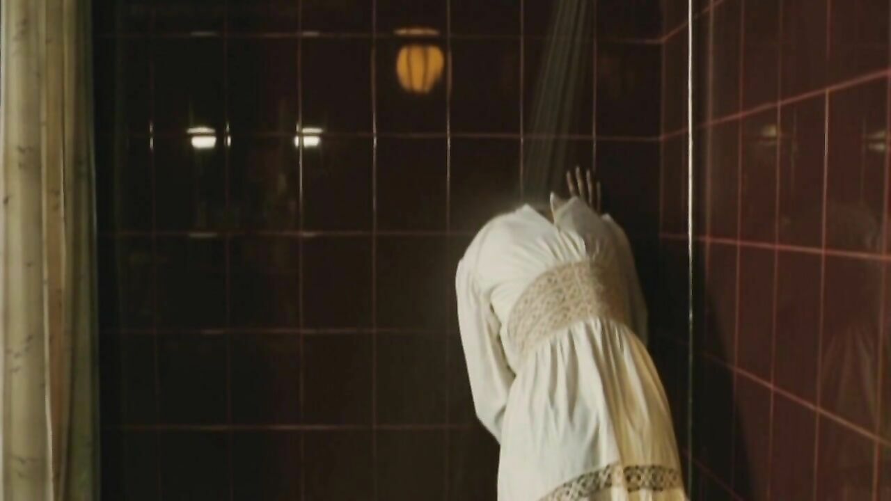 Mar Regueras erotic scene from Volando voy (2006)