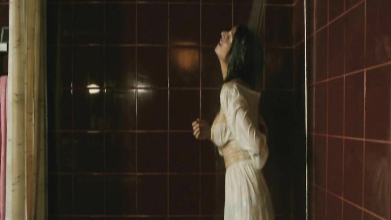 Mar Regueras erotic scene from Volando voy (2006)