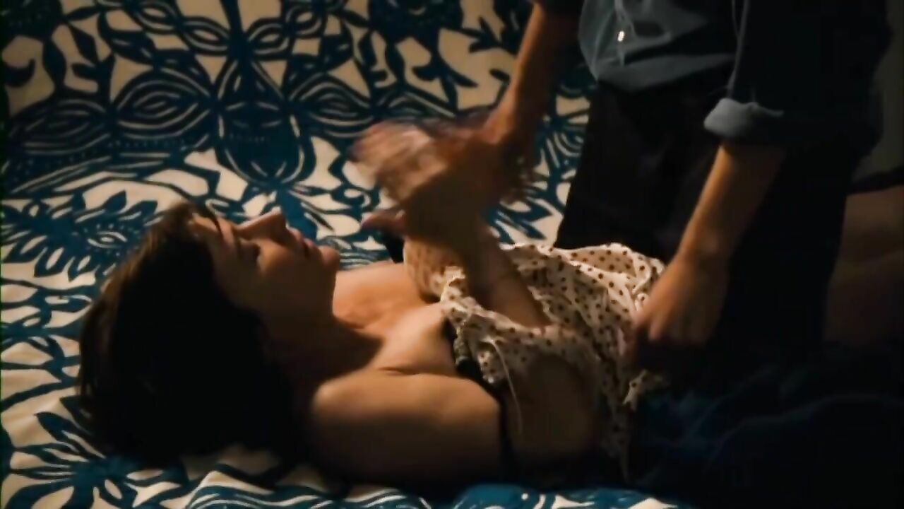 Valeria Bruni Tedeschi nude, sex scene from Un Chateau en Italie (2013)