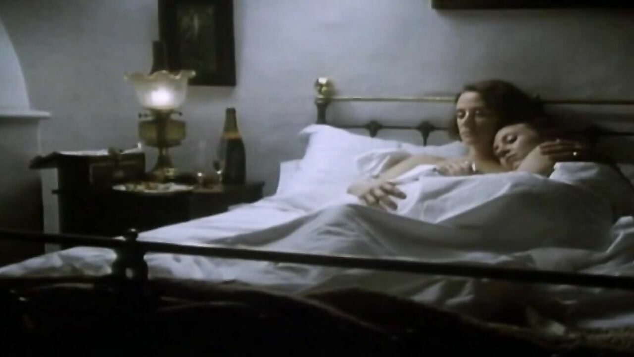 Janet McTeer and Cathryn Harrison erotic scene from Portrait of a Marriage (1990)