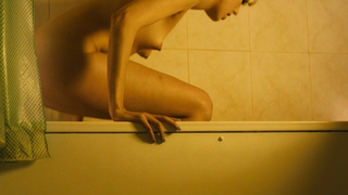 Scena erotica di Agyness Deyn da Pusher (2012)