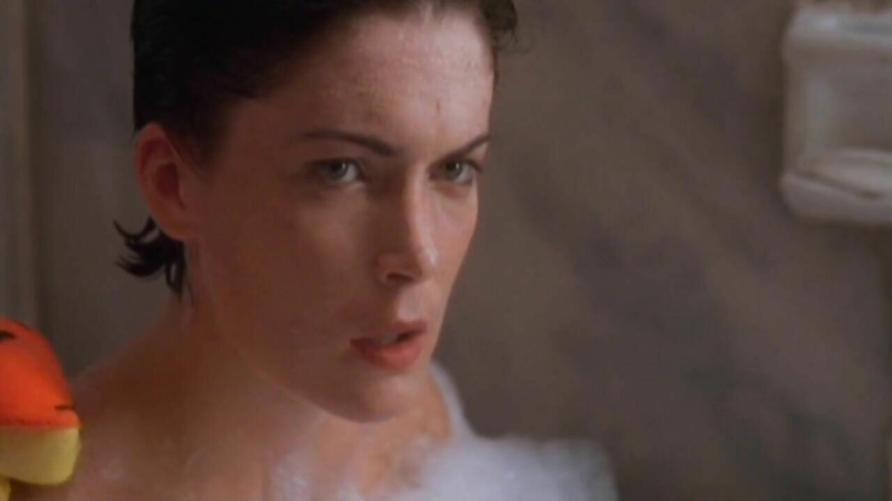 Lara Flynn Boyle and Katherine Kousi nude, sex scene from Threesome (1994)