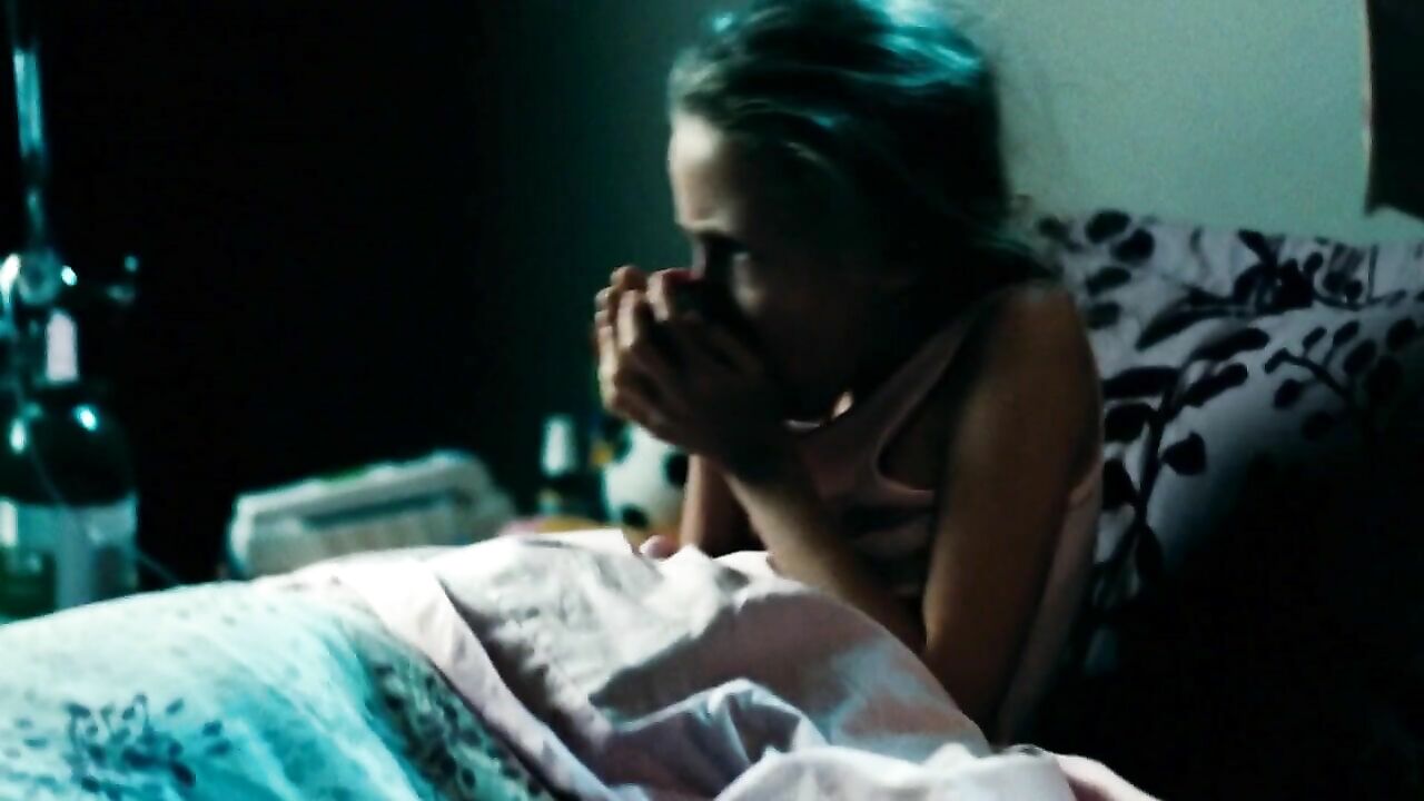 Diane Kruger nude, sex scene from Inhale (2010)